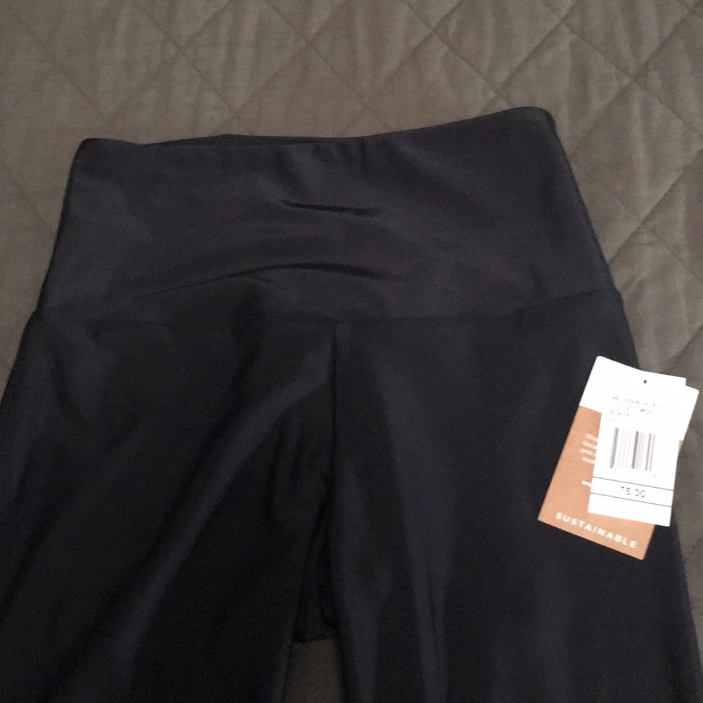 NWT Onzie Black Elevate Midi Legging XS
